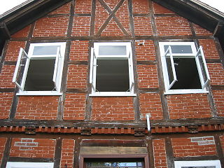 4   Die restaurierten Fenster, bevor die neu angefertigten Innenfenster eingebaut wurden.