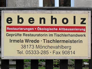 Unser Firmenschild am historischen Anna-Vorwerk-Haus in Wolfenbüttel